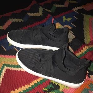 Steve Madden black sneakers